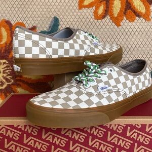 Vans Men’s Authentic
Checkerboard Moon Rock
VN0009PVCH8
SNEAKERS